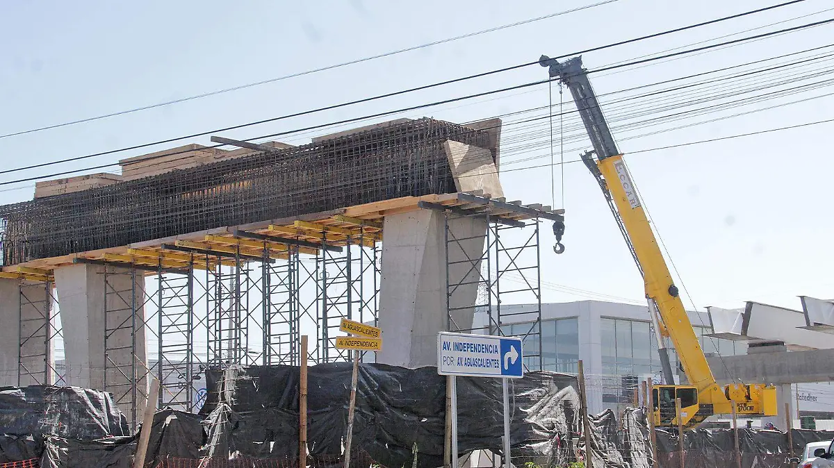 puente vehicular en construccion